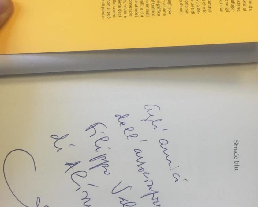 MARIO VATTANI DEDICA UNA COPIA DEL SUO LIBRO “LA CORRENTE” alla Ass. Filippo Valenza